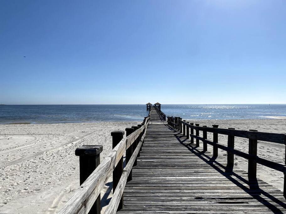 White Sand Getaway Steps From Beach Gulfport Exterior photo