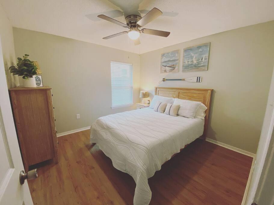 White Sand Getaway Steps From Beach Gulfport Exterior photo